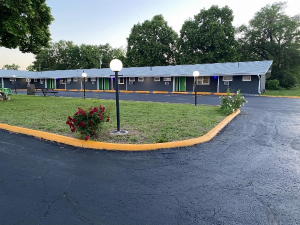 Diamond Motel - Abilene image 6